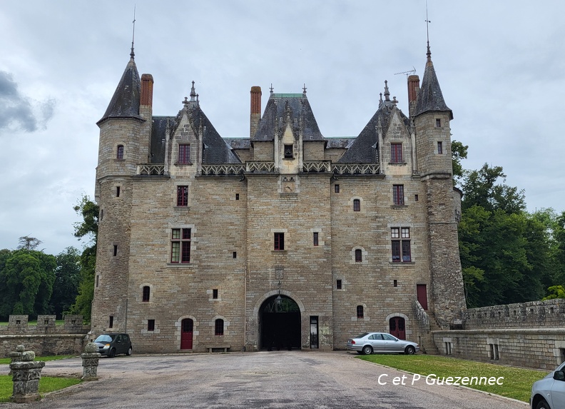 Château de la Bretesche à Missillac
Cour intérieure du Chateau
Bâtiment médiéval construit au XIVᵉ siècle 20240711_154137M.jpg